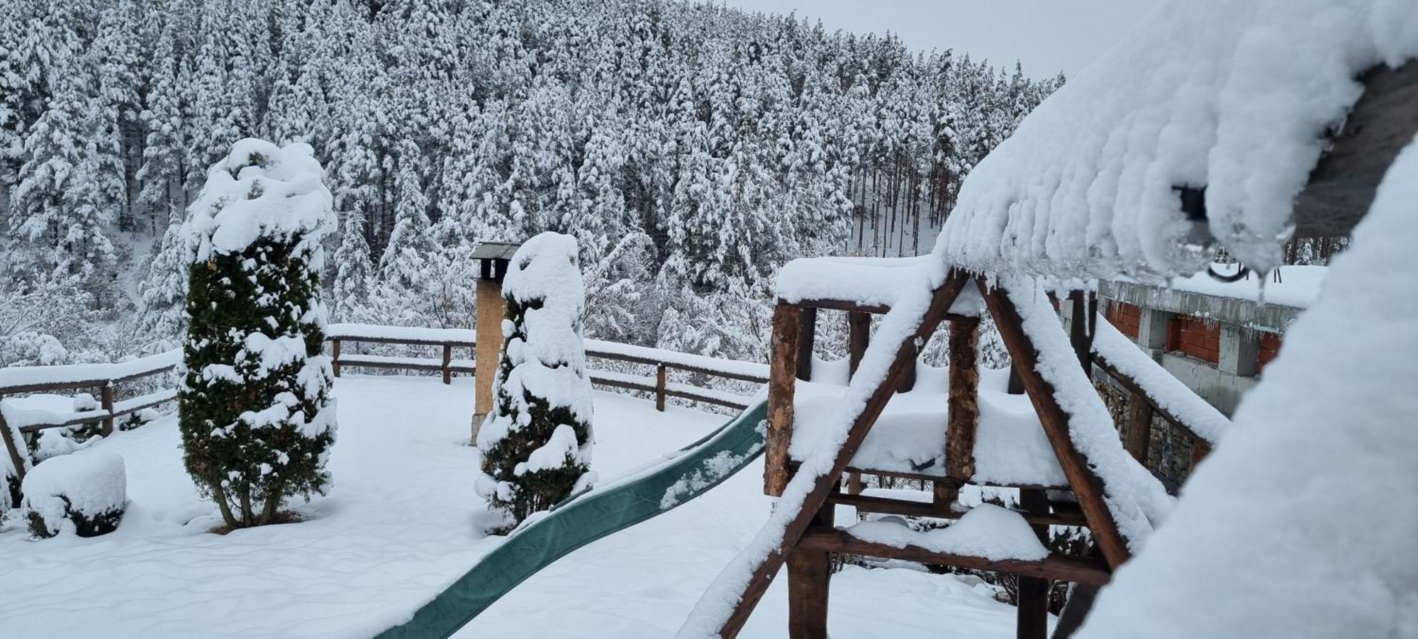 Панорама Хаус Лещен И Еко Къщи Дървена И Землянка ภายนอก รูปภาพ