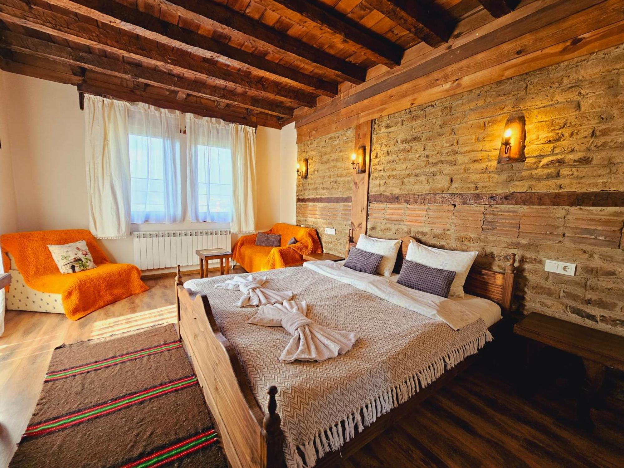 Панорама Хаус Лещен И Еко Къщи Дървена И Землянка ภายนอก รูปภาพ