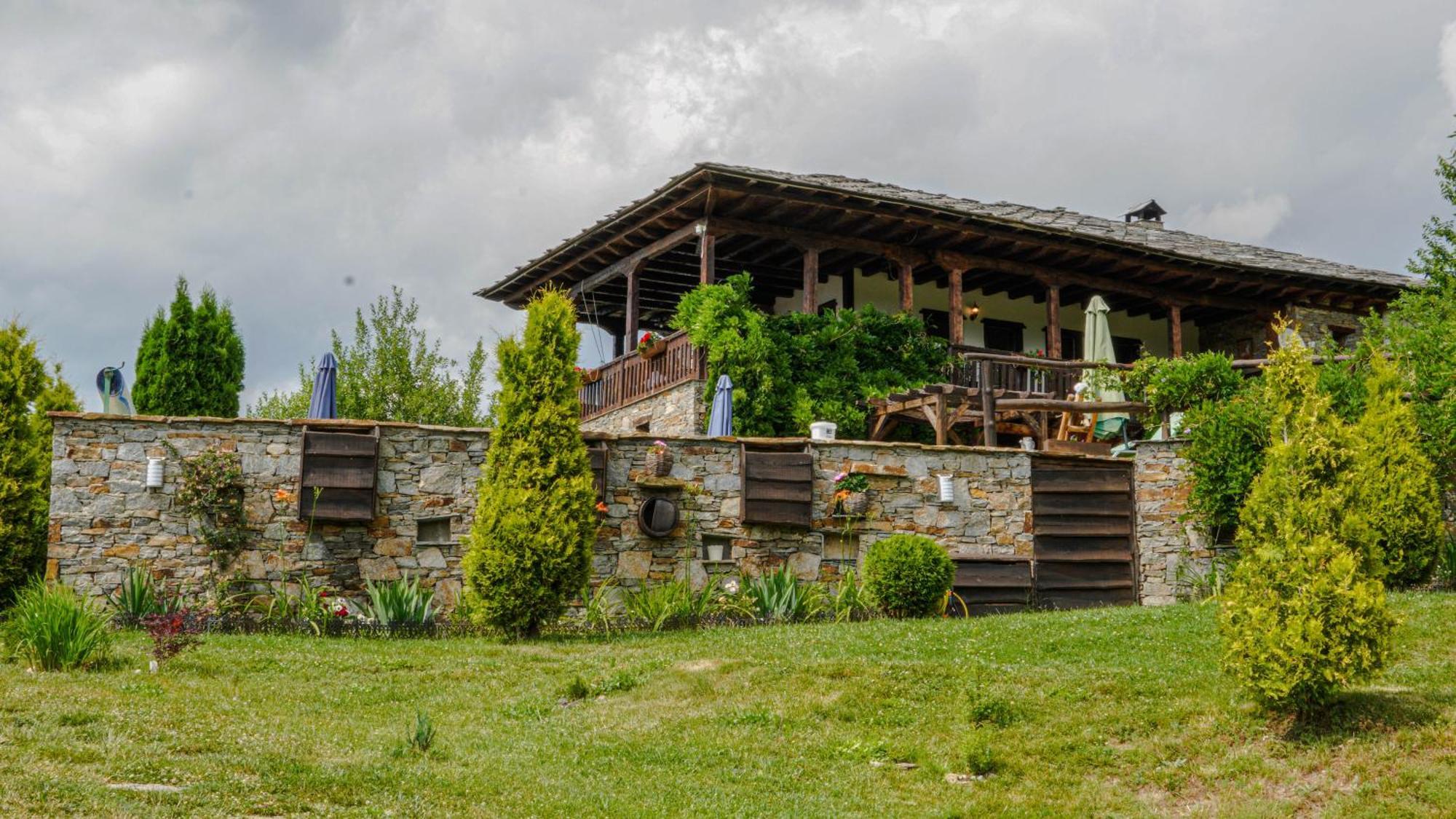 Панорама Хаус Лещен И Еко Къщи Дървена И Землянка ภายนอก รูปภาพ