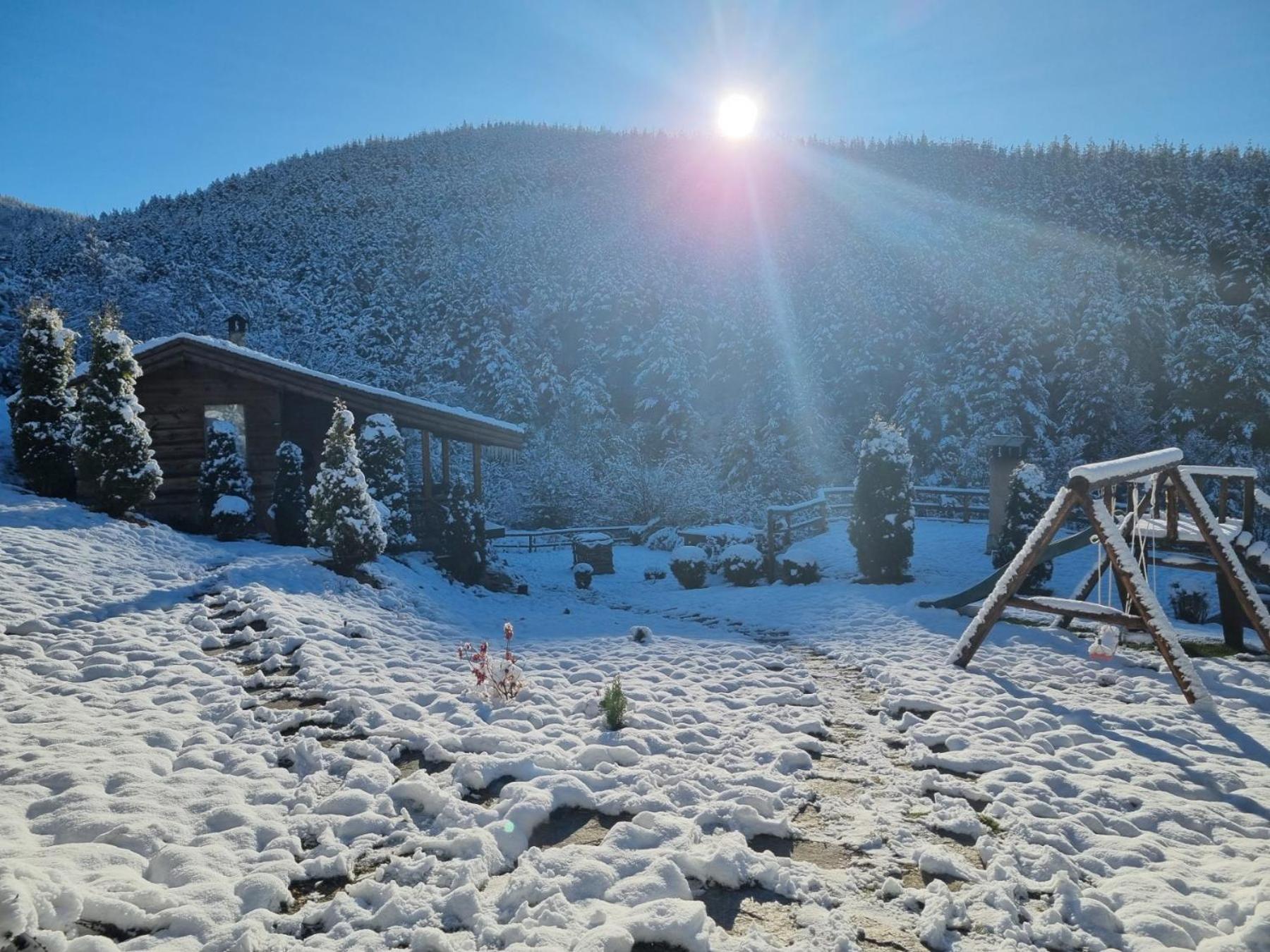 Панорама Хаус Лещен И Еко Къщи Дървена И Землянка ภายนอก รูปภาพ