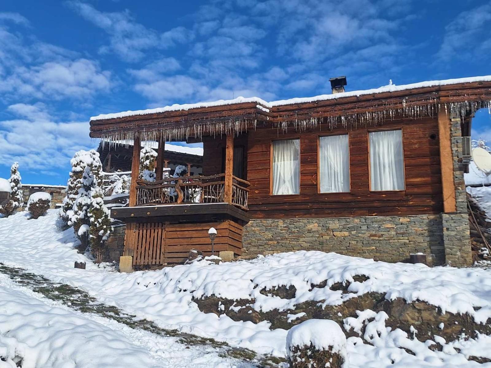 Панорама Хаус Лещен И Еко Къщи Дървена И Землянка ภายนอก รูปภาพ